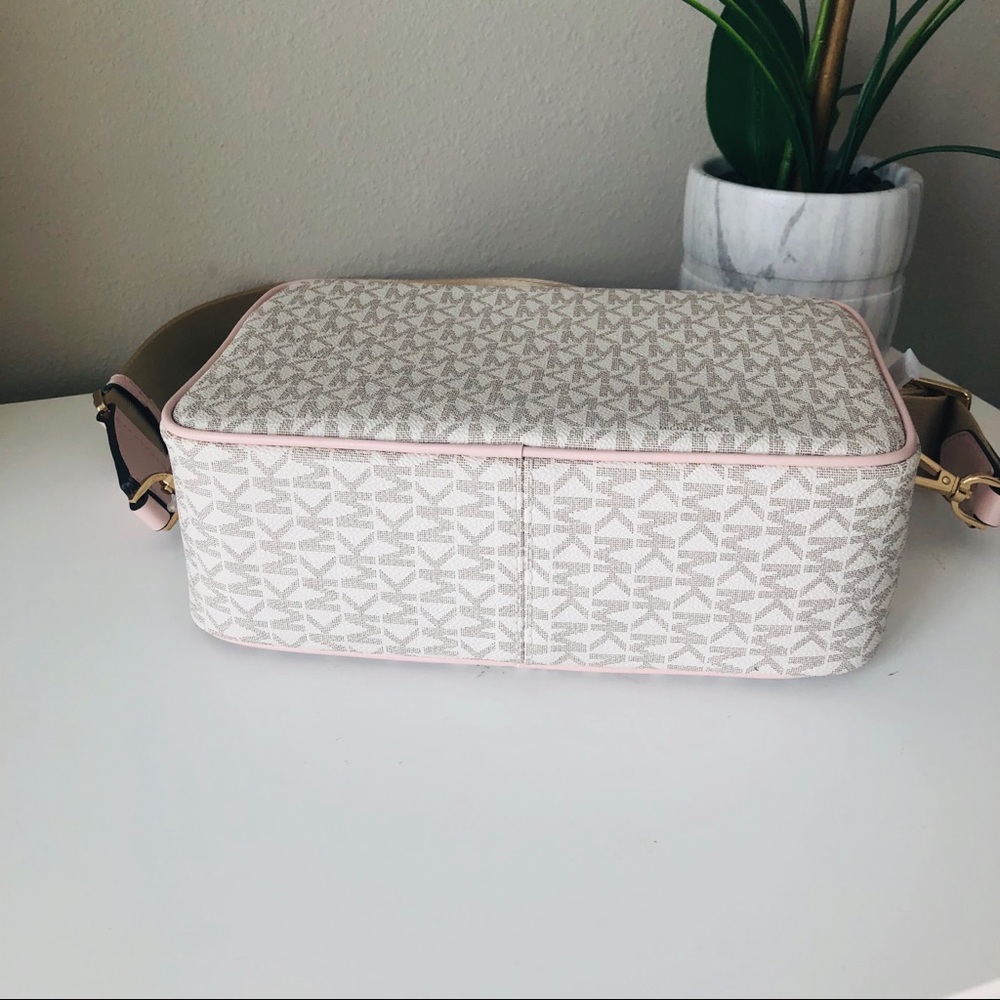 MICHAEL KORS KENLY LARGE CROSSBODY IN POWDER BLUSH - Picture 4 of 9